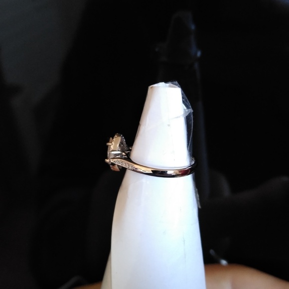 BEAUTIFUL $3000 DIAMOND RING - Picture 5 of 8